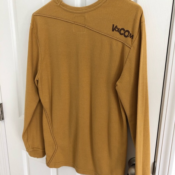 Gold/tan/yellow Volcom waffle knit shirt size medium - Picture 4 of 5